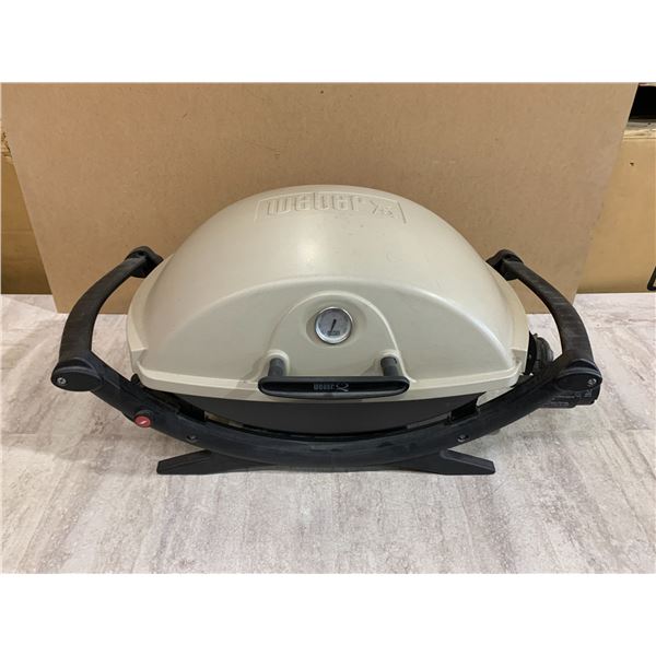 Weber Q200 Gas Grill - Includes Temperature Gauge