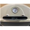 Image 2 : Weber Q200 Gas Grill - Includes Temperature Gauge