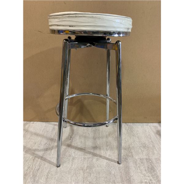 White Stool - Spins