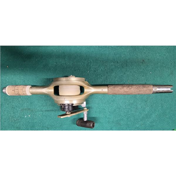 Everol Modena 3" Fishing Reel fitted into a Nep-Tun Fishing Saddle