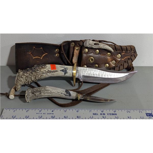 2 Etched Handle Knives w/ Ornate Dual Knife Leather Sheath