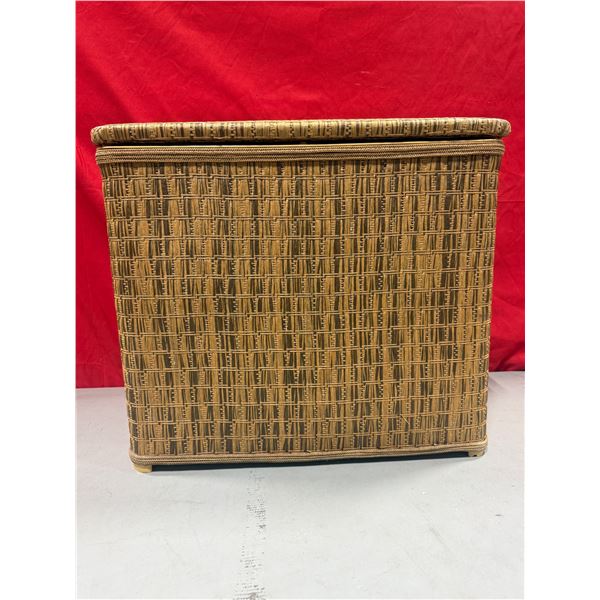 VTG Wicker Laundry Hamper
