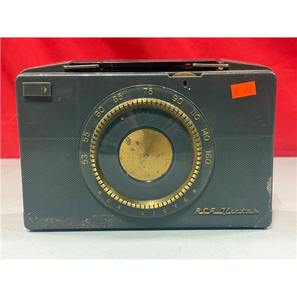 1952 RCA Victor Portable Tube Radio