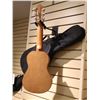 Image 2 : YAMAHA GUITALELE  GL1 WITH BAG  ***USED***