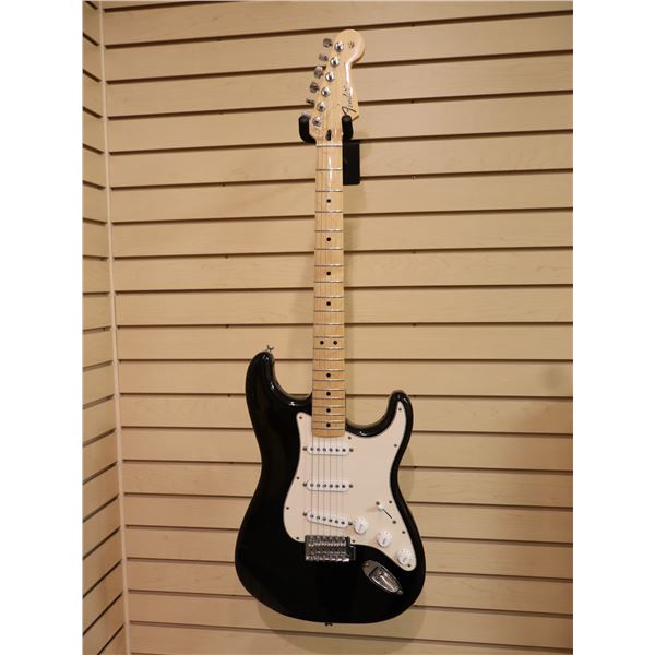 ***USED***FENDER STRATELECTIC GUITAR