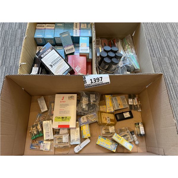 LOT OF ASSORTED WOODWIND PARTS & ACCESSORIES
