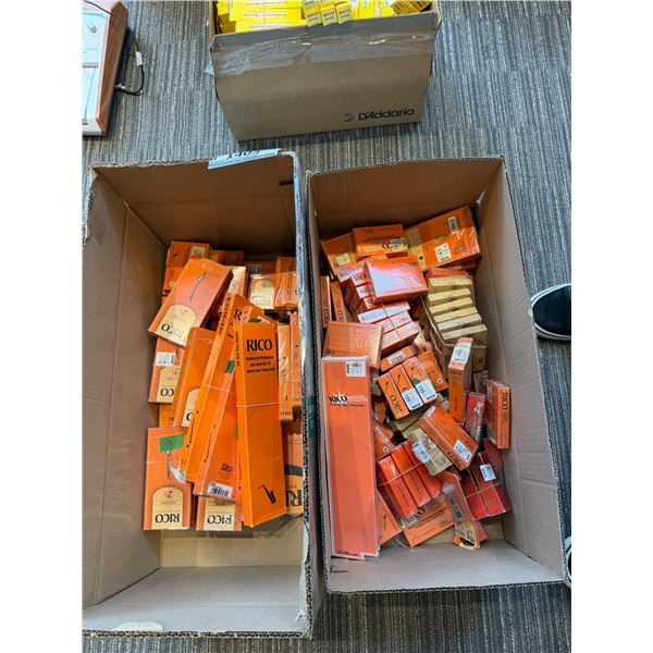 LOT OF ASSORTED REEDS