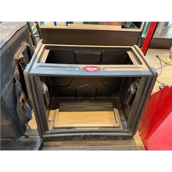 PORTABLE PLASTIC RACKMOUNT WITH COVER