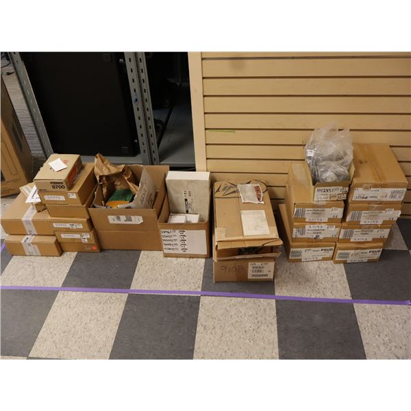 LOT OF ASSORTED AUDIO EQUIPTMENT AND ACCESSORIES