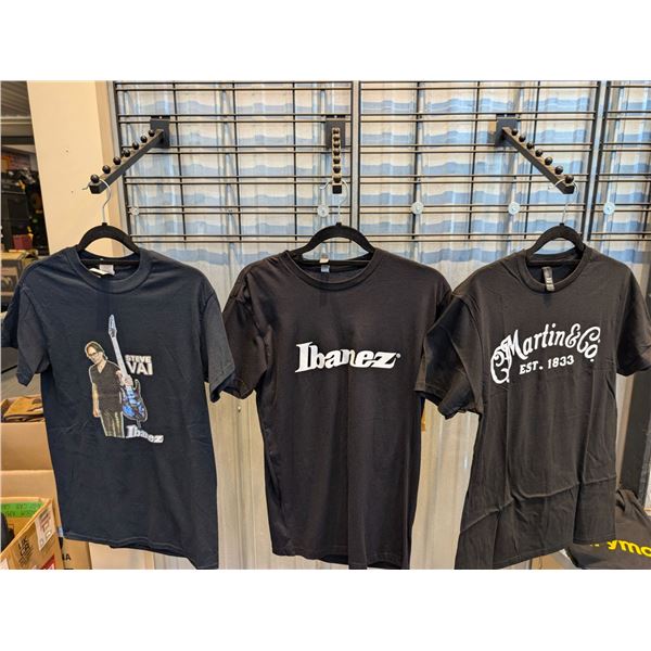 LOT OF 3 ASSORTED T-SHIRTS (SMALL)