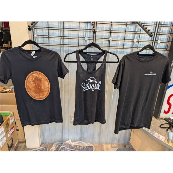 LOT OF 3 ASSORTED T-SHIRTS (SMALL)
