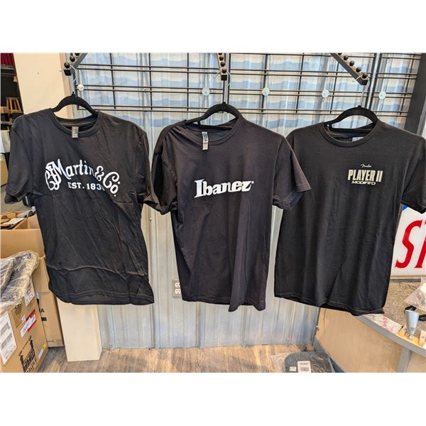 LOT OF 3 ASSORTED T-SHIRTS (SMALL)