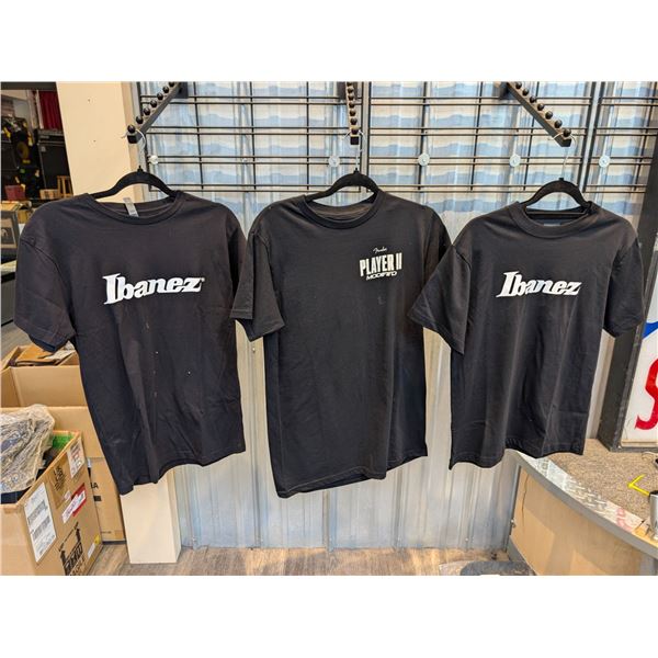 LOT OF 3 ASSORTED T-SHIRTS (SMALL)