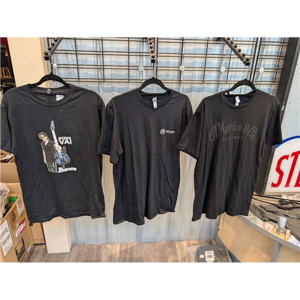 LOT OF 3 ASSORTED T-SHIRTS (MEDIUM)