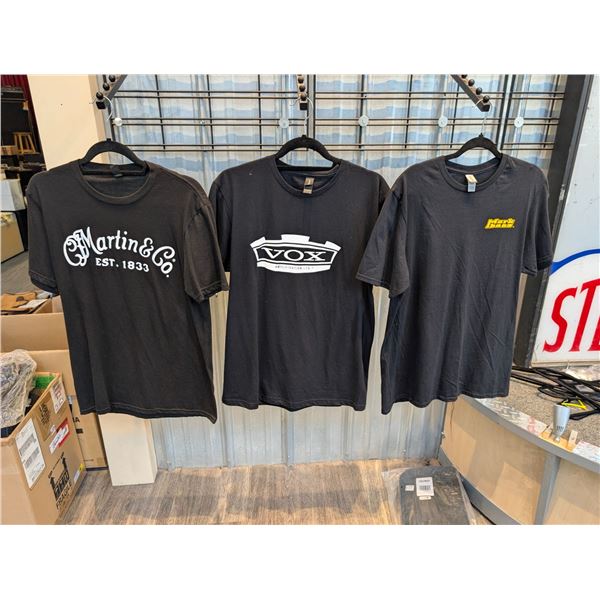 LOT OF 3 ASSORTED T-SHIRTS (MEDIUM)