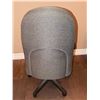 Image 3 : Grey Fabric Office Chair With Armrests And Vinyl Floor Mat