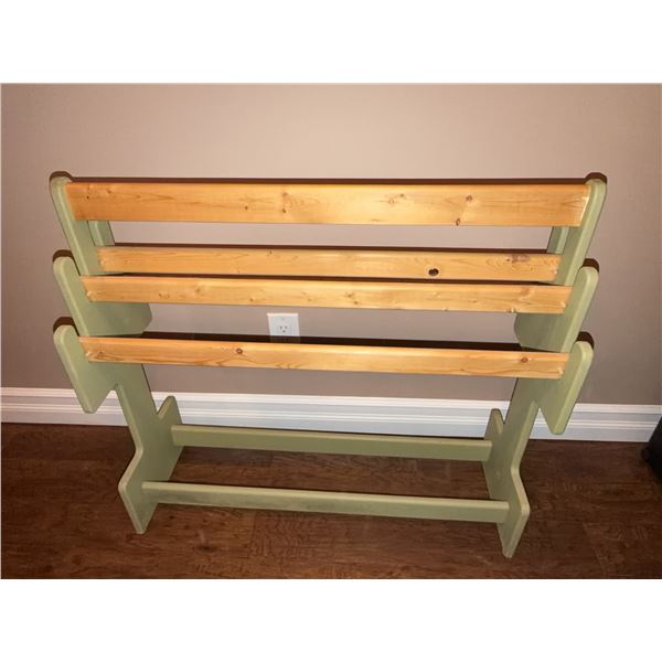 Wooden Quilt Rack with Three Rails