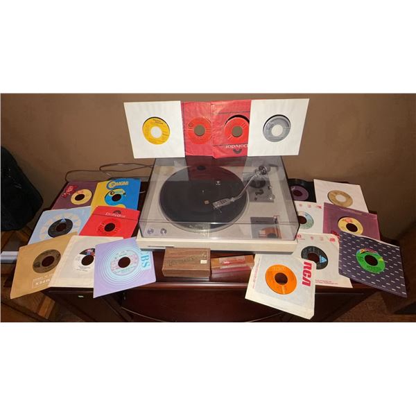 Kenwood KD-2055 Turntable with Assorted 45 RPM Records