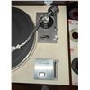 Image 9 : Kenwood KD-2055 Turntable with Assorted 45 RPM Records