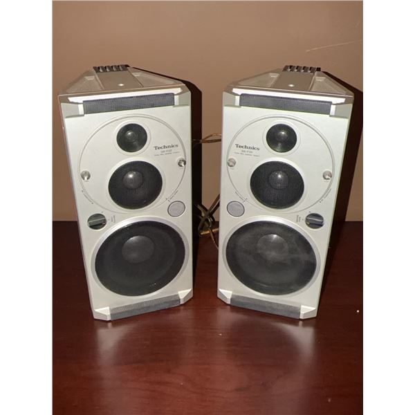 Technics SB-F20 Three Way Speaker System Pair