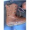 Image 15 : Burton Royale Snowboard With Bindings & Sabbath Boots Size 10.5