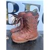 Image 19 : Burton Royale Snowboard With Bindings & Sabbath Boots Size 10.5