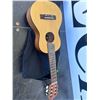 Image 7 : Yamaha GL1 Guitalele With Soft Case
