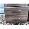 Image 4 : Ashley Furniture Pair of Two-Drawer Night Stands