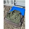 Image 10 : 12 Men's Clothing Items – Carhartt, Levi's, Publish, Woods