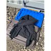 Image 12 : 12 Men's Clothing Items – Carhartt, Levi's, Publish, Woods