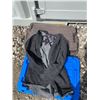 Image 18 : 12 Men's Clothing Items – Carhartt, Levi's, Publish, Woods
