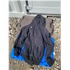 Image 23 : 12 Men's Clothing Items – Carhartt, Levi's, Publish, Woods