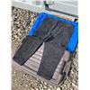 Image 3 : 12 Men's Clothing Items – Carhartt, Levi's, Publish, Woods