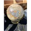 Image 6 : Decorative and Collectible Lot With Basket and Decor