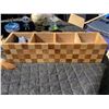 Image 8 : Decorative and Collectible Lot With Basket and Decor