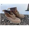 Image 2 : 8 Pairs Men's Shoes and Sandals, Size 10.5 and 11