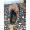 Image 3 : 8 Pairs Men's Shoes and Sandals, Size 10.5 and 11