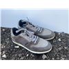 Image 5 : 8 Pairs Men's Shoes and Sandals, Size 10.5 and 11