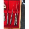 Image 5 : Moss Rose Silverplate Flatware Set With Wooden Case