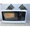 Image 1 : Hamilton Beach EM031MFWW Microwave Oven 1.1 Cu. Ft. 1000W