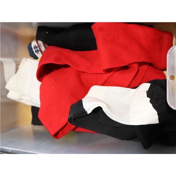LOT OF 9 PAIRS ASSORTED SOCKS