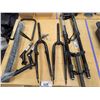 Image 1 : LOT OF ASSORTED BIKE PART