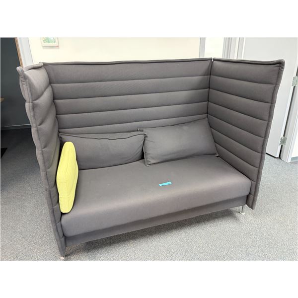 Work Cubicle w/Privacy Barriers 62Lx34inDx54H)
