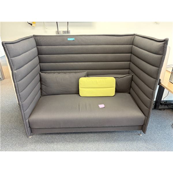 Work Cubicle w/Privacy Barriers 62Lx34inDx54H)