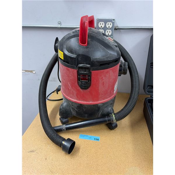 Jobmate Wet/Dry Shop Vacuum with Hose
