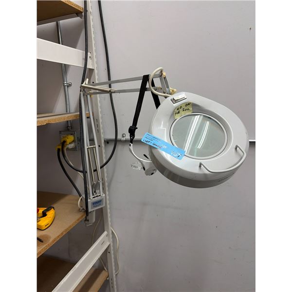 Magnifying Task Light with Adjustable Articulating Arm