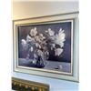 Image 6 : Contrast Floral Art