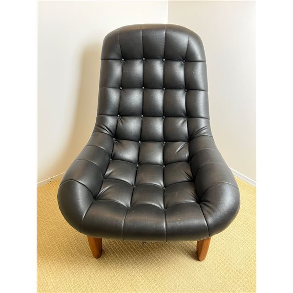 Mid-Century Scoop Chair
