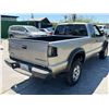 Image 3 : CHEV S10 2000 SALV T/DONATION