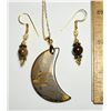 Image 1 : 18)  SET OF GOLD TONE WITH NATURAL TIGER'S